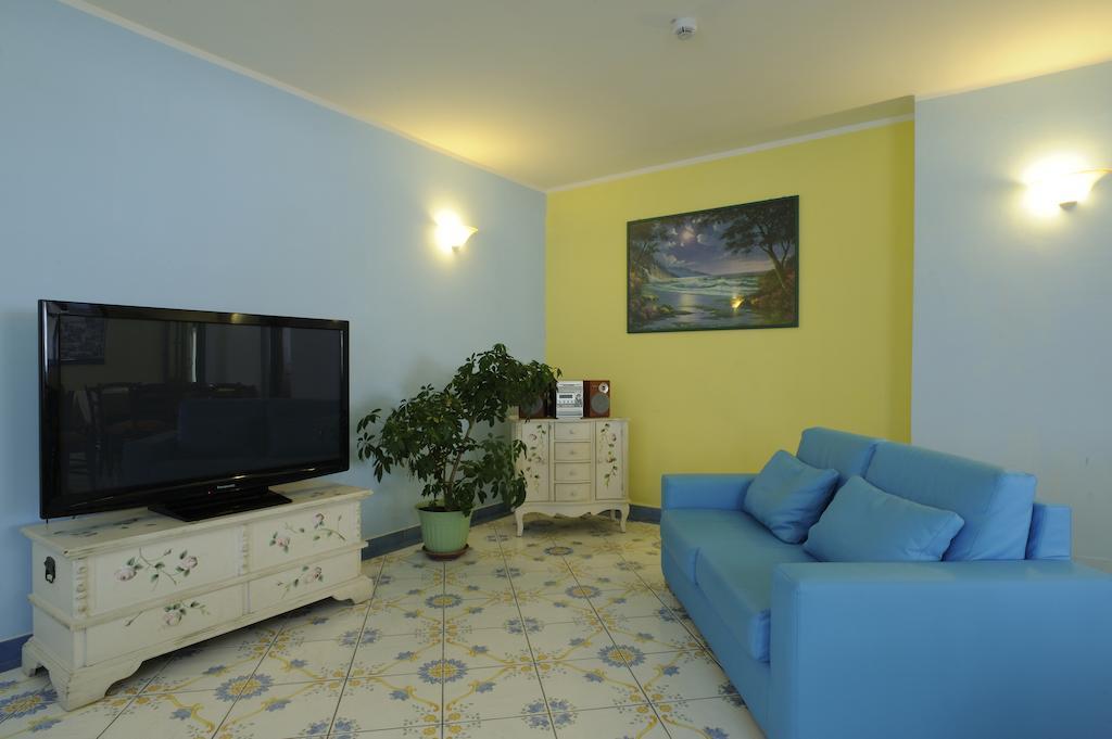 Hotel Delfino Лайджелия Екстериор снимка