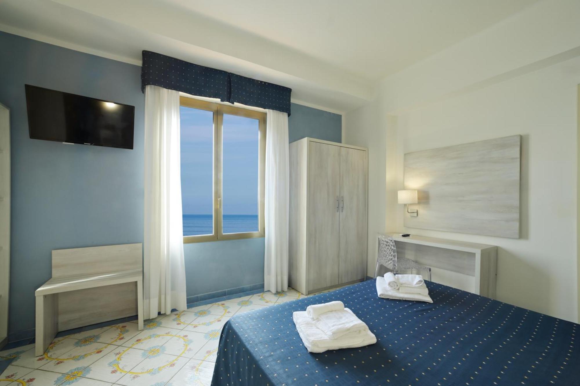 Hotel Delfino Лайджелия Екстериор снимка
