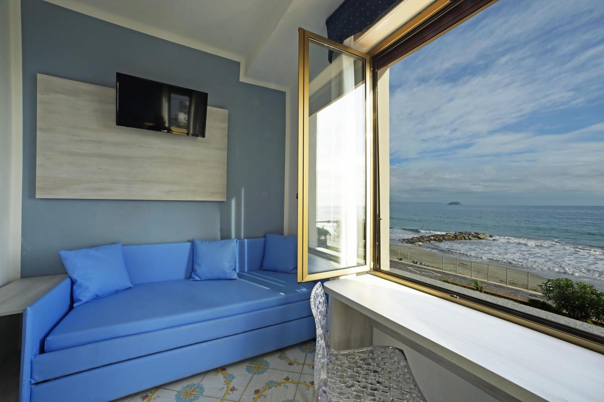 Hotel Delfino Лайджелия Екстериор снимка
