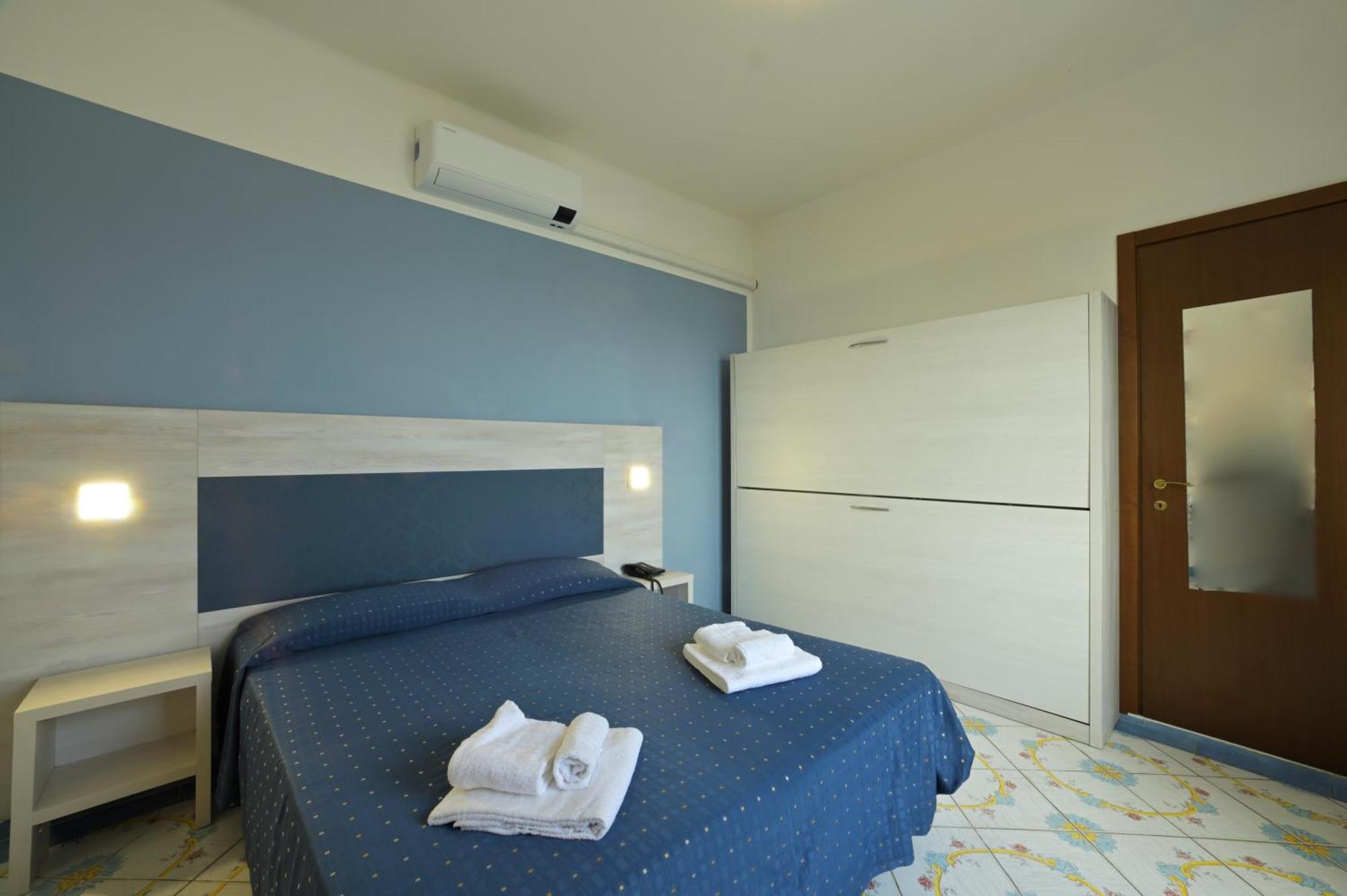 Hotel Delfino Лайджелия Екстериор снимка
