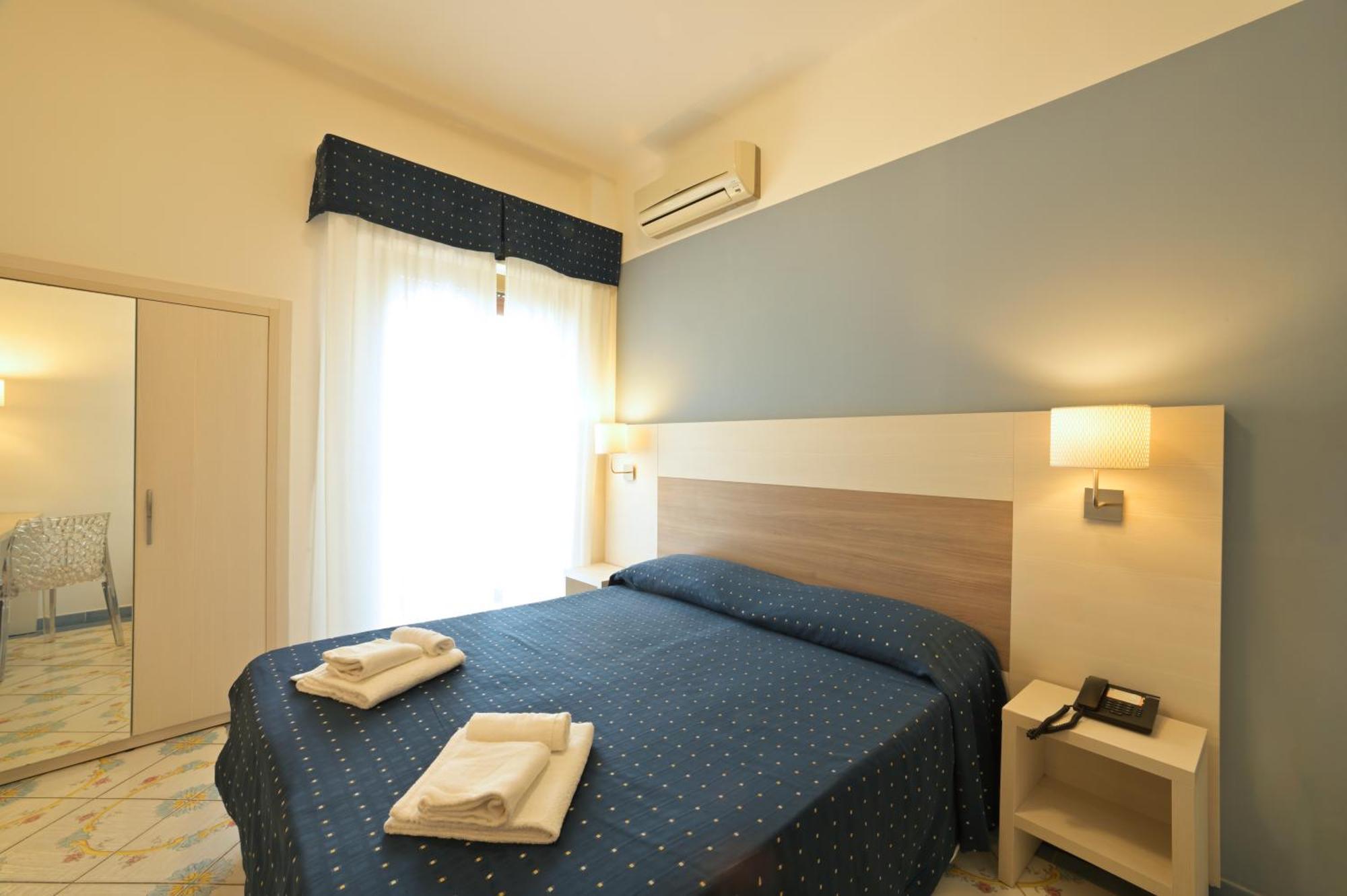 Hotel Delfino Лайджелия Екстериор снимка