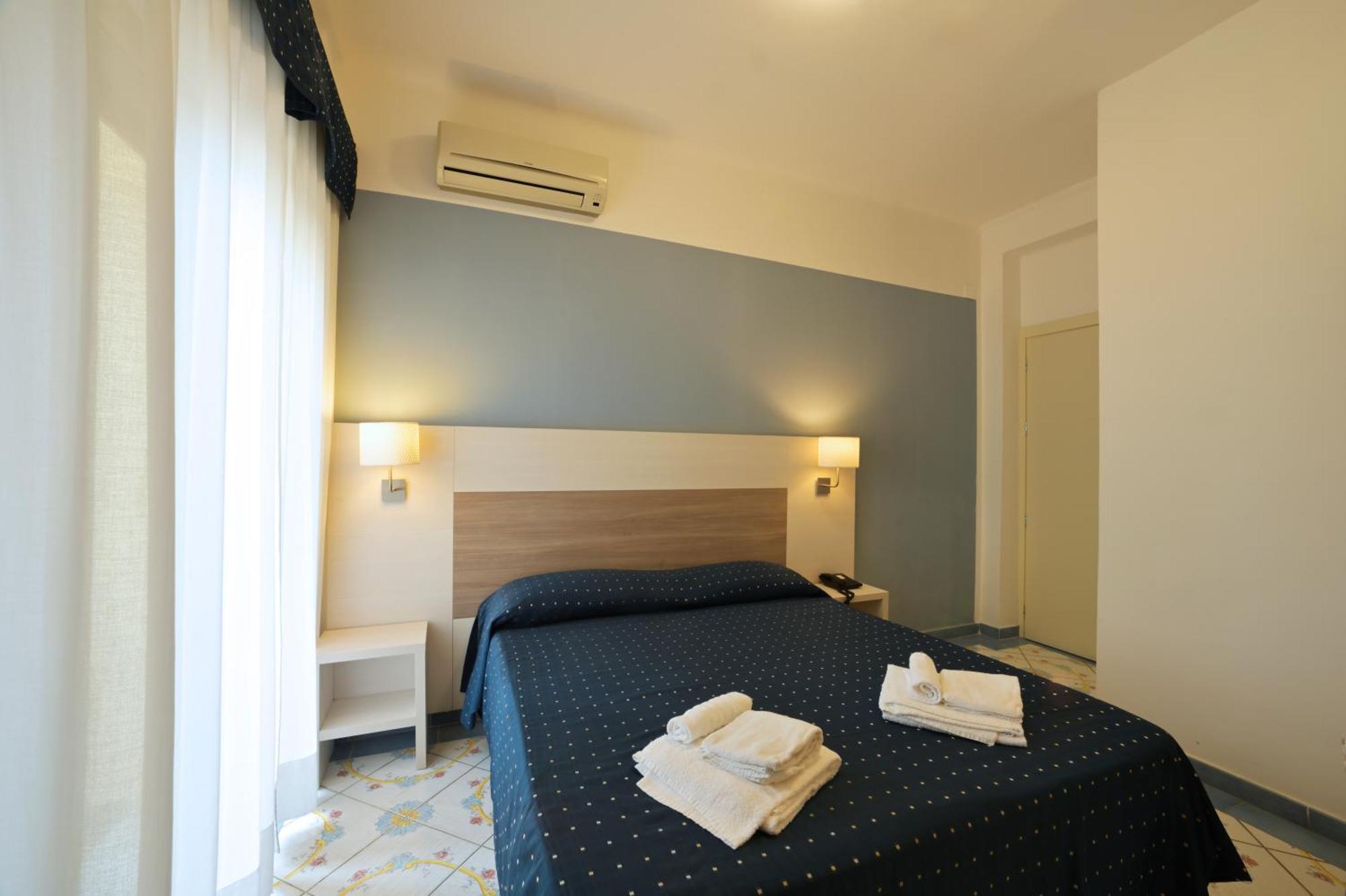 Hotel Delfino Лайджелия Екстериор снимка