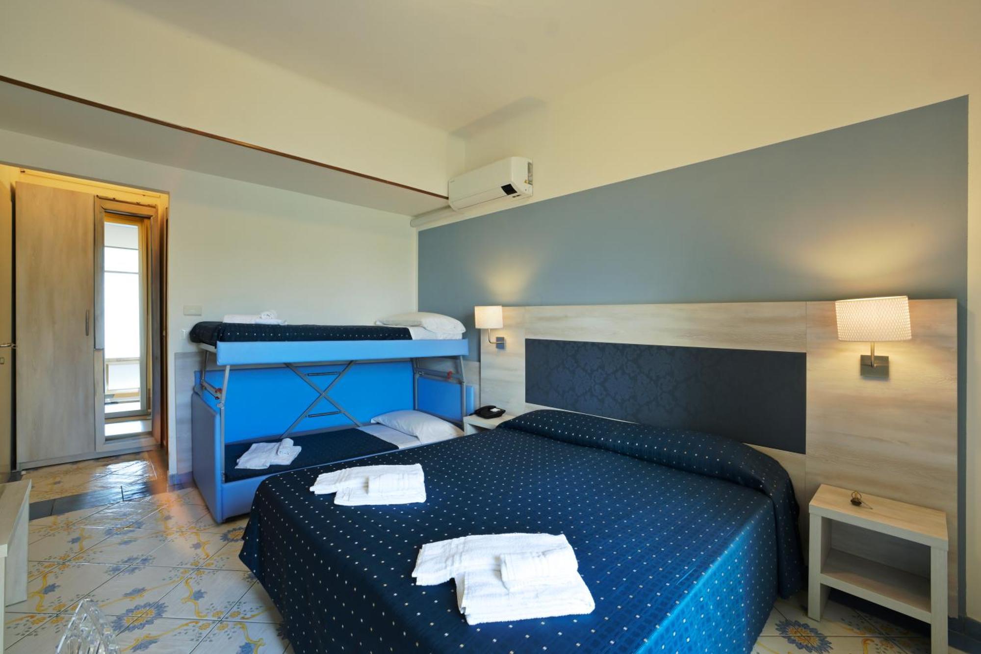 Hotel Delfino Лайджелия Екстериор снимка