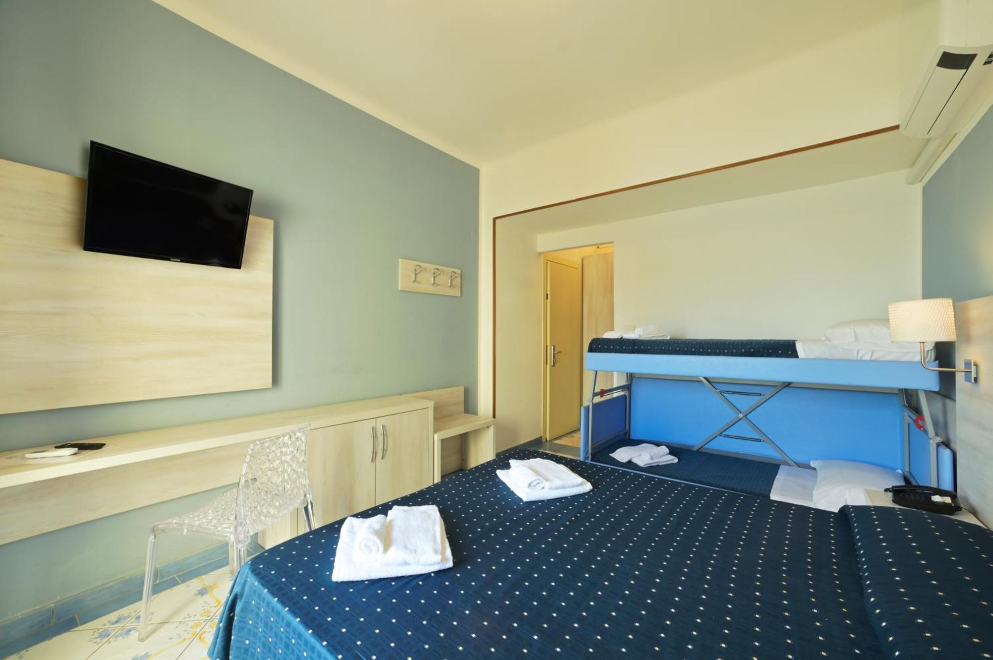Hotel Delfino Лайджелия Екстериор снимка