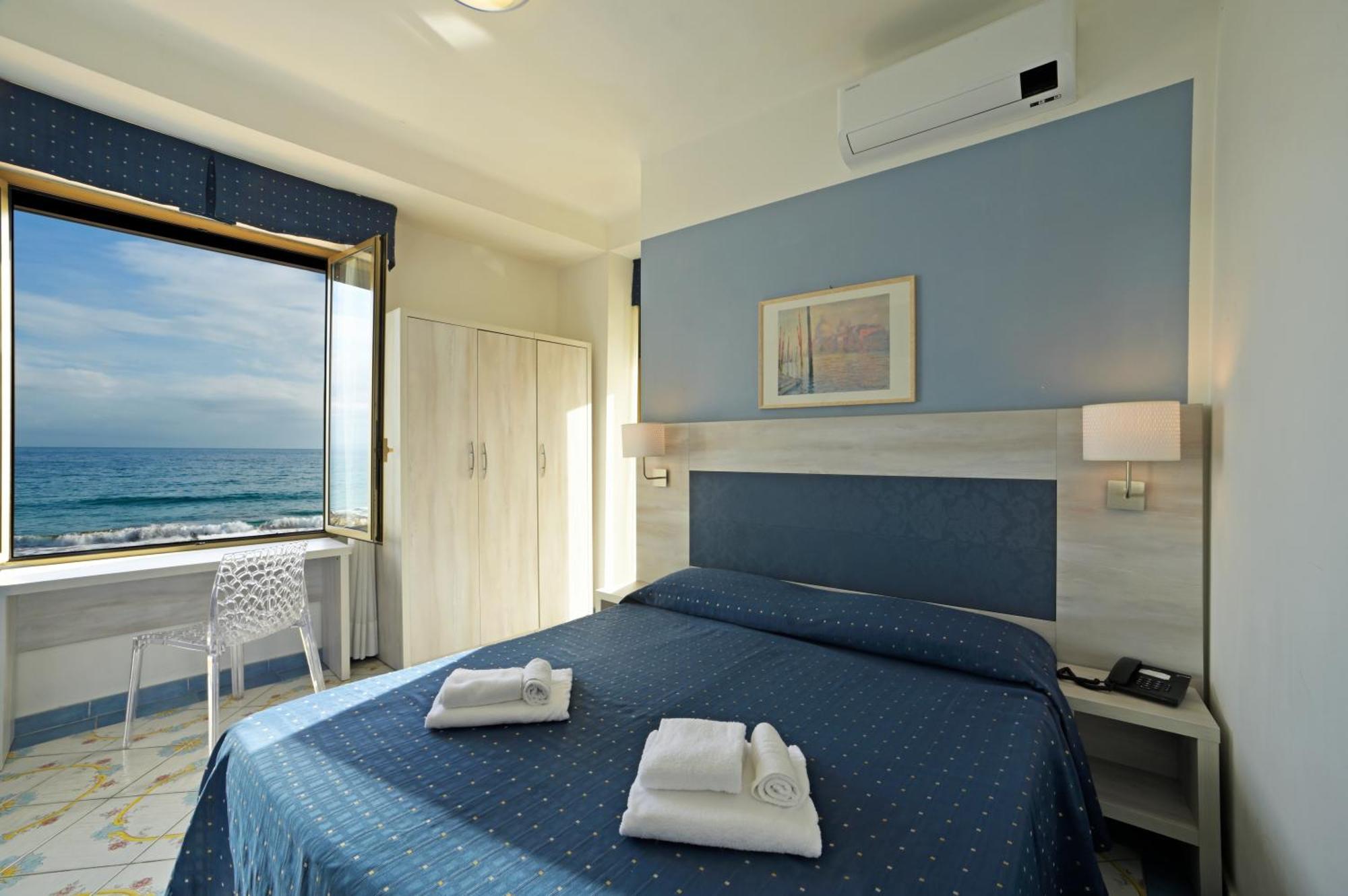 Hotel Delfino Лайджелия Екстериор снимка