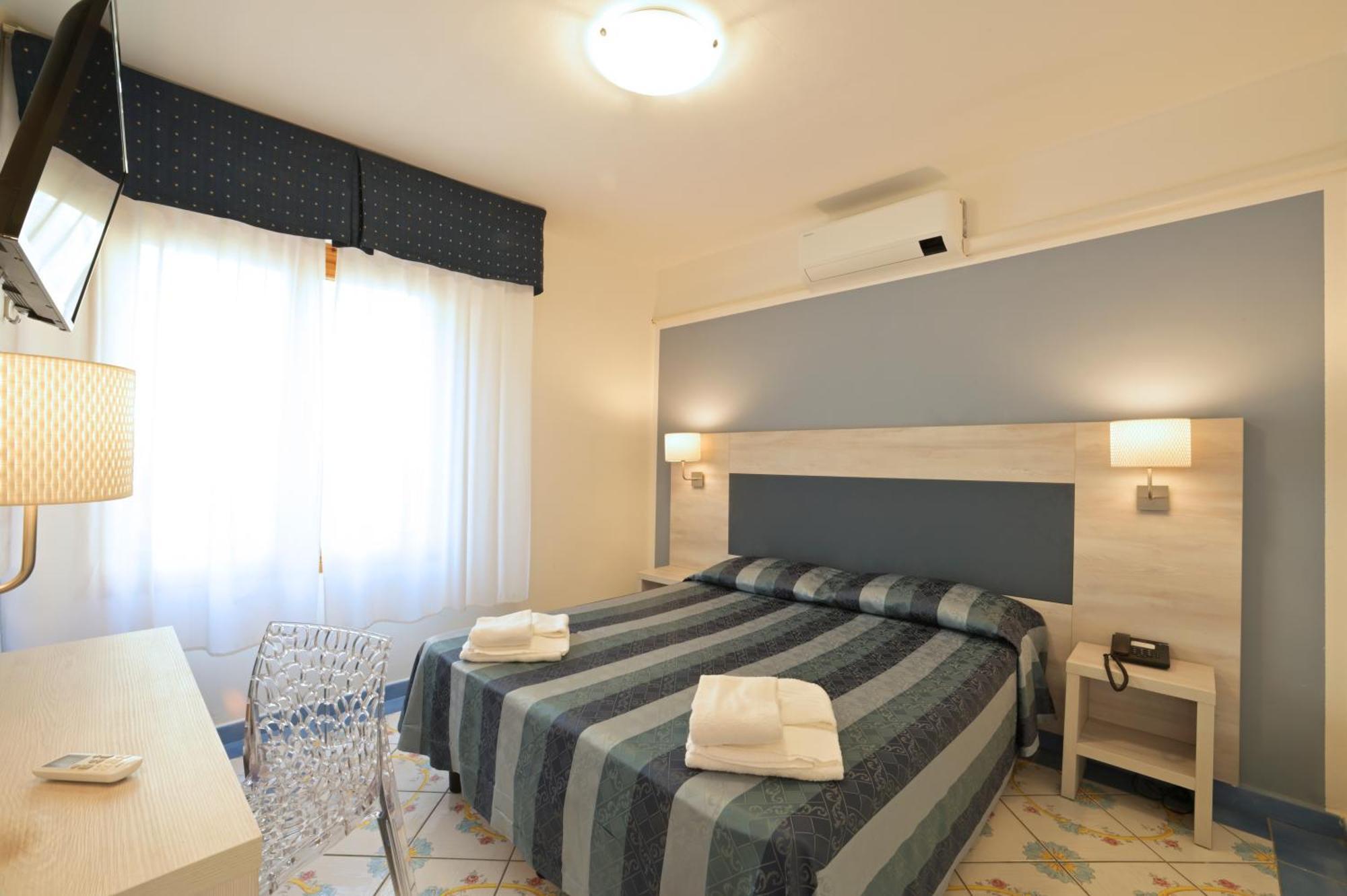 Hotel Delfino Лайджелия Екстериор снимка