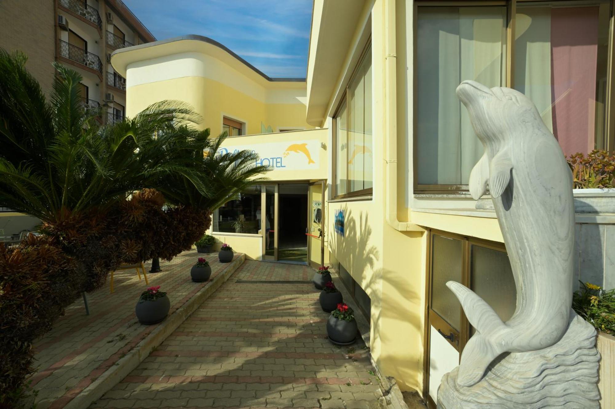 Hotel Delfino Лайджелия Екстериор снимка