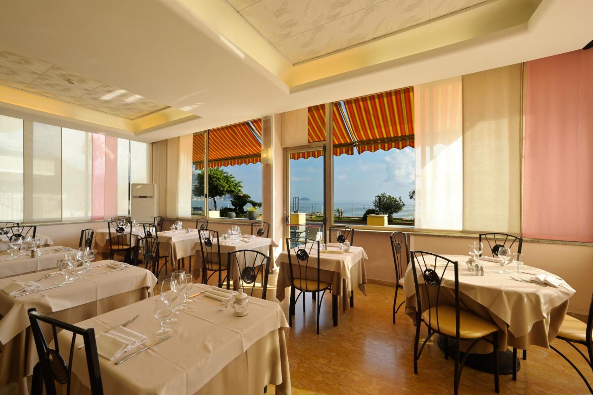 Hotel Delfino Лайджелия Екстериор снимка