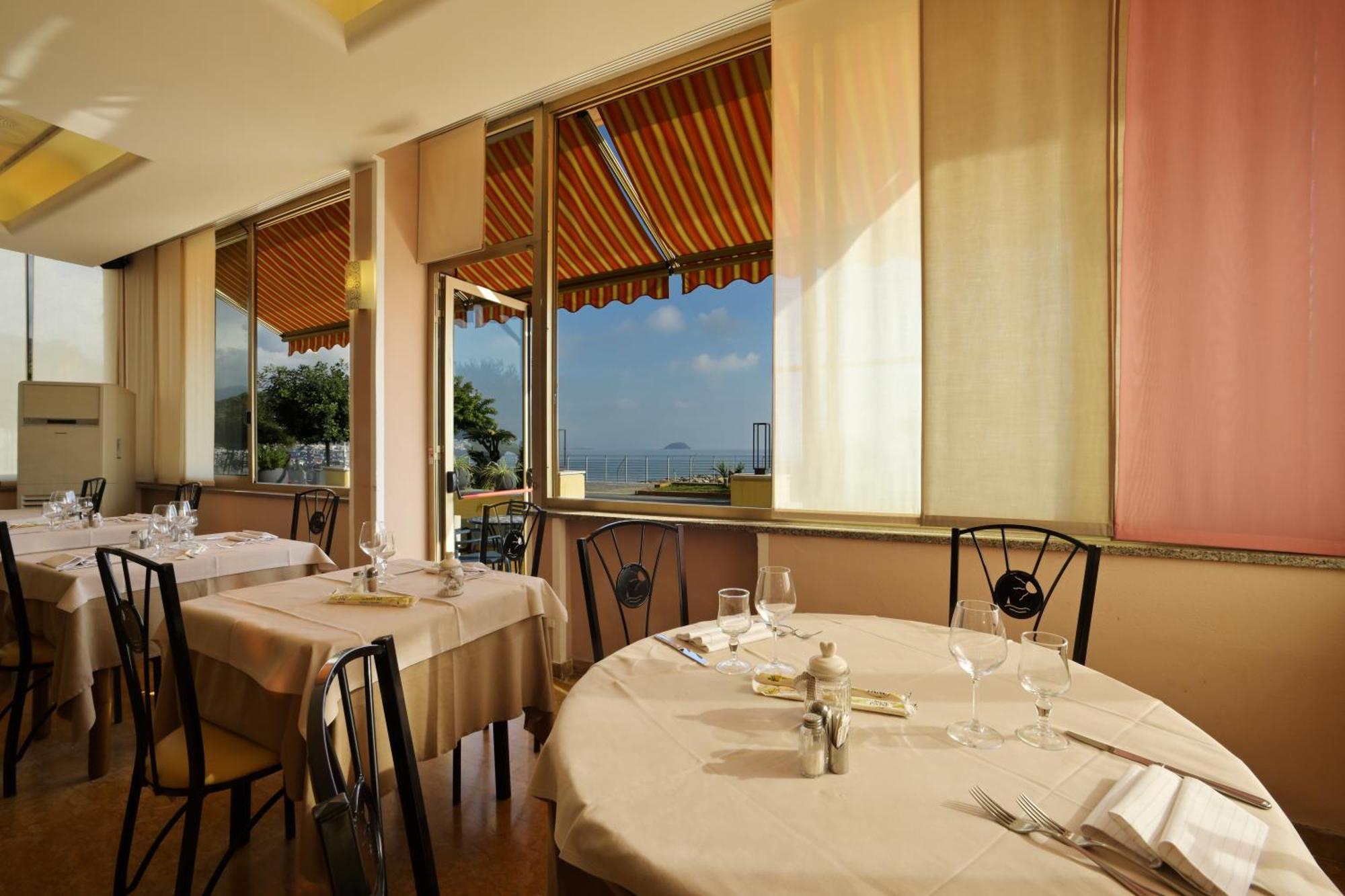 Hotel Delfino Лайджелия Екстериор снимка