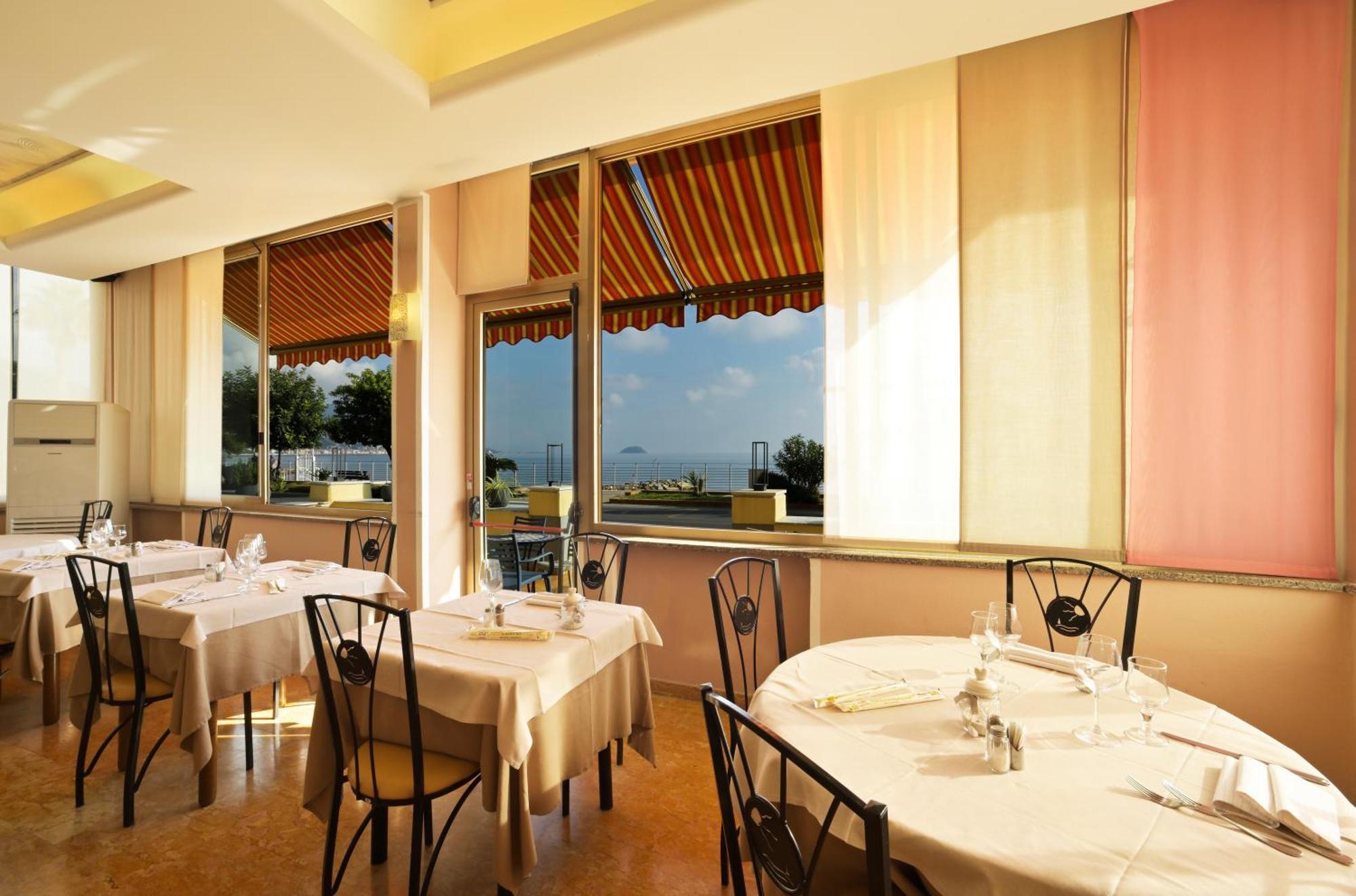 Hotel Delfino Лайджелия Екстериор снимка