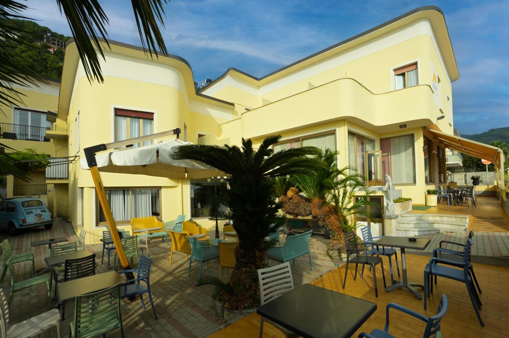 Hotel Delfino Лайджелия Екстериор снимка