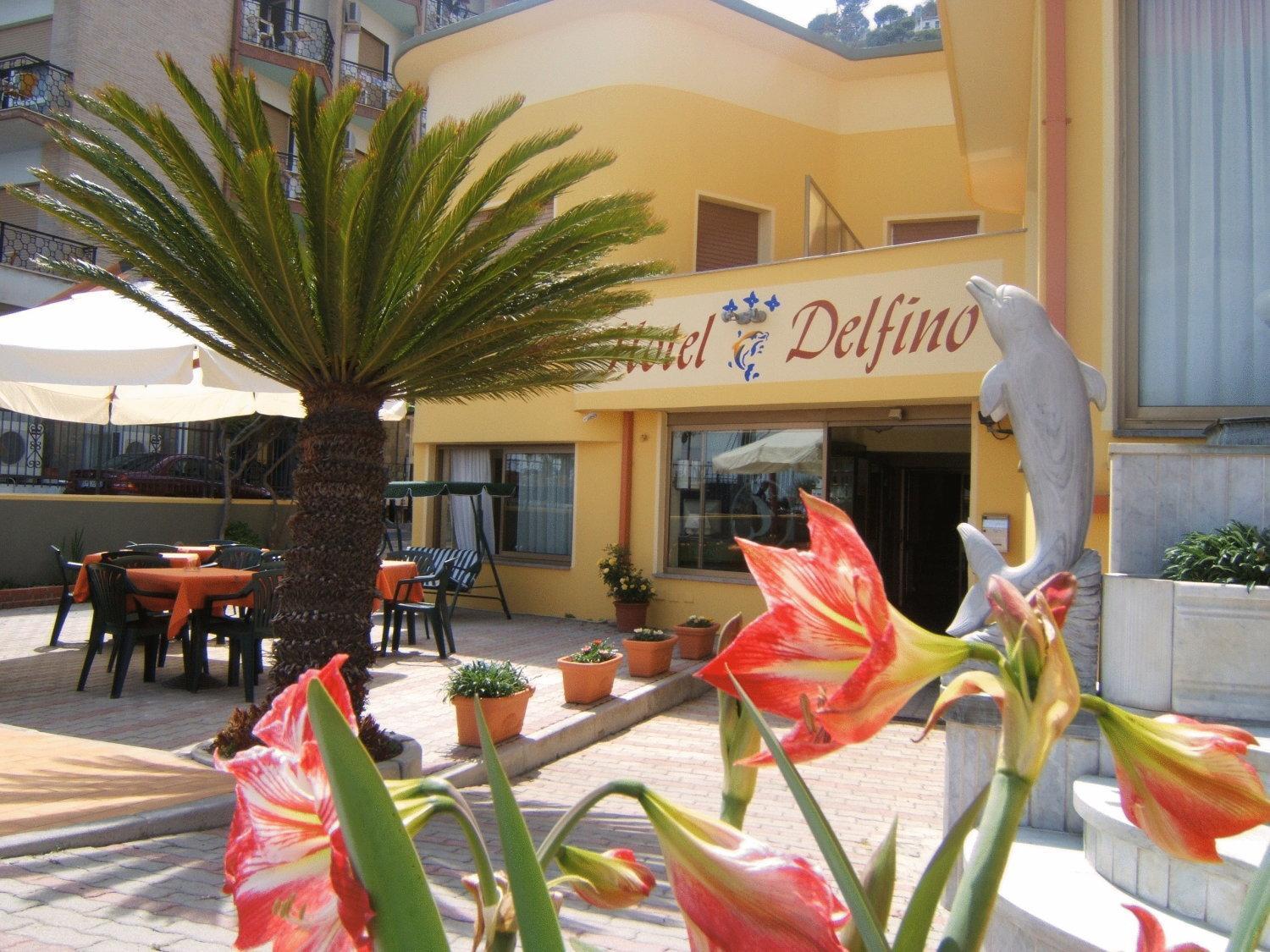 Hotel Delfino Лайджелия Екстериор снимка