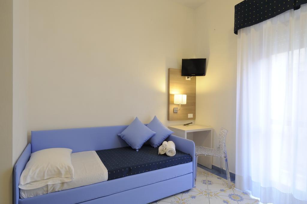 Hotel Delfino Лайджелия Екстериор снимка