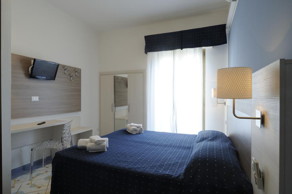 Hotel Delfino Лайджелия Екстериор снимка
