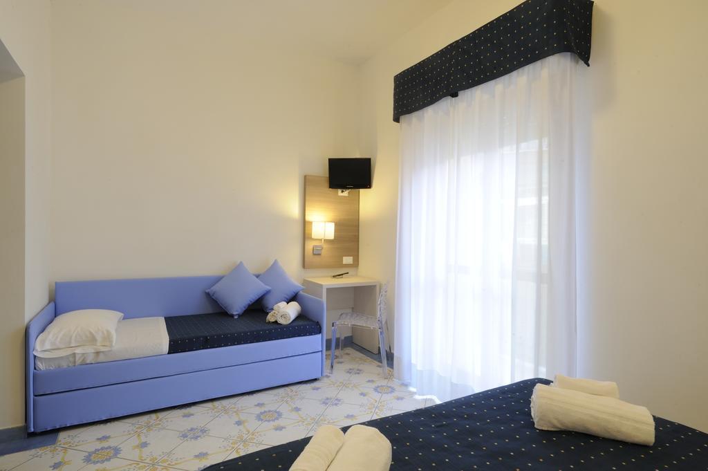 Hotel Delfino Лайджелия Екстериор снимка