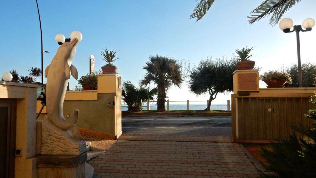 Hotel Delfino Лайджелия Екстериор снимка